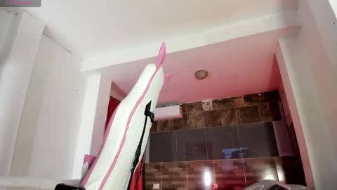 Snapshot of violett_lara chatting on April 30, 10:14 pm violett online show from April 30, 10:14 pm