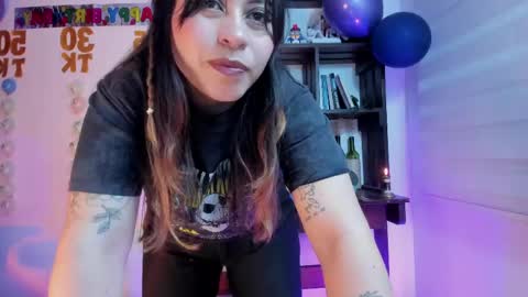 Snapshot of violett_red chatting on May 21, 10:28 pm Violeta online show from May 21, 10:28 pm