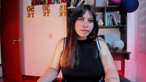 Snapshot of violett_red chatting on June 3, 8:47 pm Violeta online show from June 3, 8:47 pm