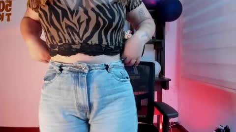 Snapshot of violett_red chatting on June 6, 12:05 am Violeta online show from June 6, 12:05 am