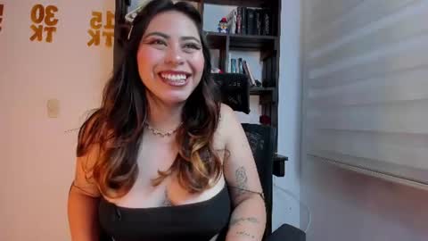 Snapshot of violett_red chatting on June 15, 10:56 pm Violeta online show from June 15, 10:56 pm