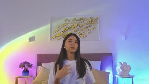Snapshot of violetta_finch chatting on May 22, 10:32 am violetta_finch online show from May 22, 10:32 am