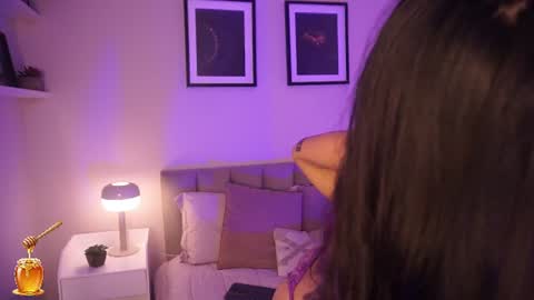 Snapshot of violetta_nur chatting on June 20, 9:50 pm Violetta nur online show from June 20, 9:50 pm