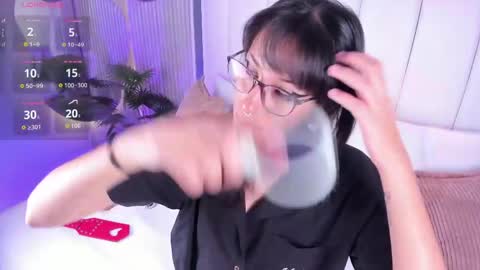 violettacolinss online show from April 21, 11:38 am