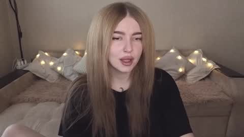 ViolettaOtis online show from October 25, 12:45 pm