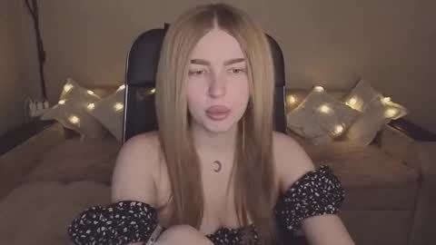 ViolettaOtis online show from November 10, 12:15 pm