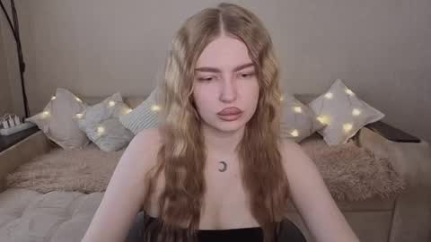 ViolettaOtis online show from April 27, 12:47 pm