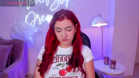 Snapshot of violettcastel chatting on December 28, 7:43 pm Violett Castel online show from December 28, 7:43 pm