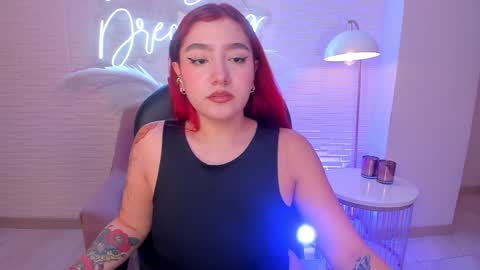 Snapshot of violettcastel chatting on December 29, 5:22 pm Violett Castel online show from December 29, 5:22 pm