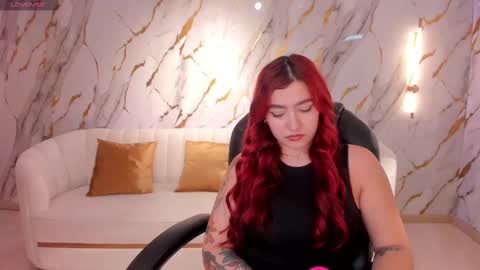 Snapshot of violettcastel chatting on February 14, 7:54 pm Violett Castel online show from February 14, 7:54 pm