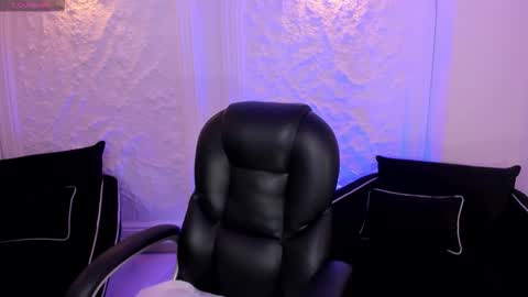 Snapshot of violettcastel chatting on October 13, 6:52 pm Violett Castel online show from October 13, 6:52 pm