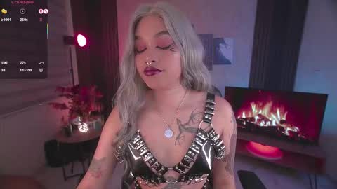 JULIE UWU online show from November 6, 8:43 pm