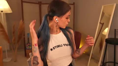 violettessa online show from November 14, 11:53 am