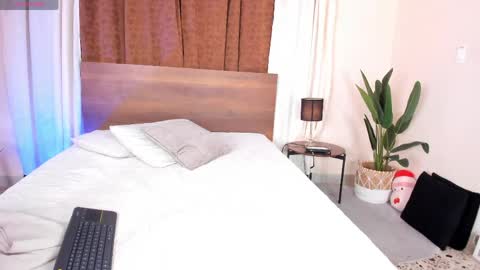 Violett online show from April 23, 5:52 am