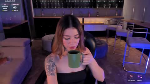 Violett  online show from February 4, 6:38 pm