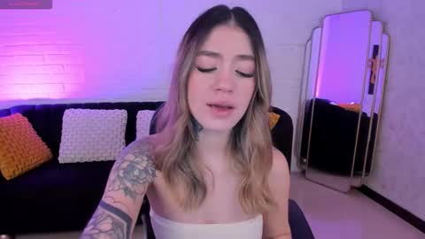 Violett  online show from October 11, 6:50 pm