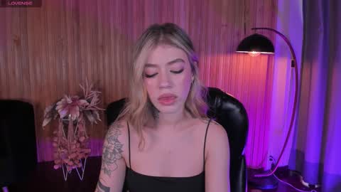 Violett  online show from November 12, 7:35 pm