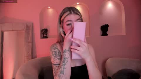 Violett  online show from December 5, 11:30 am