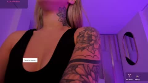 Snapshot of violetthansson chatting on April 27, 8:56 am Violett online show from April 27, 8:56 am
