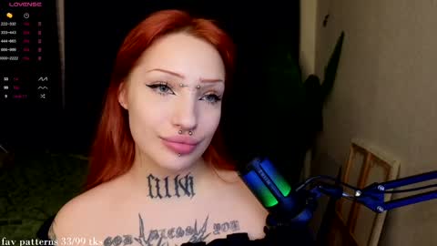 Snapshot of violetvio1ator chatting on December 6, 11:22 am Dommy mommy online show from December 6, 11:22 am