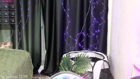 Snapshot of violetvio1ator chatting on February 20, 3:52 pm Dommy mommy online show from February 20, 3:52 pm