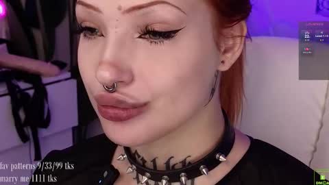 Snapshot of violetvio1ator chatting on October 25, 4:31 am Dommy mommy online show from October 25, 4:31 am