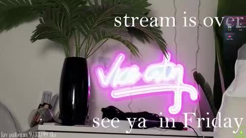 Snapshot of violetvio1ator chatting on November 2, 4:09 pm Dommy mommy online show from November 2, 4:09 pm