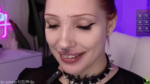 Snapshot of violetvio1ator chatting on November 9, 4:11 am Dommy mommy online show from November 9, 4:11 am