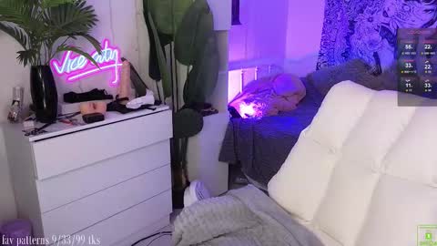 Snapshot of violetvio1ator chatting on November 15, 3:59 am Dommy mommy online show from November 15, 3:59 am