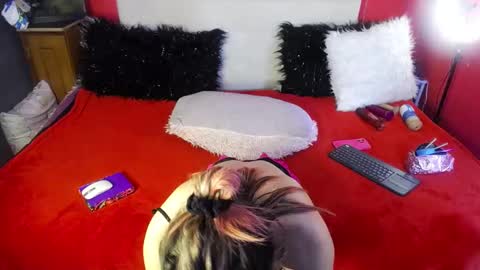 Isabella  online show from December 10, 8:05 pm