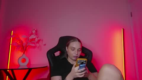 Violla online show from December 14, 1:49 pm