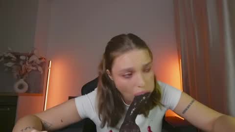 Snapshot of viollasinzz chatting on June 5, 6:42 am Violla online show from June 5, 6:42 am