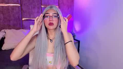 viollettebylyly online show from September 13, 11:43 am