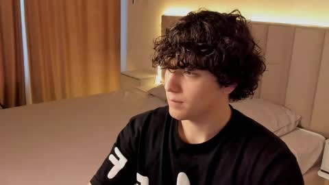 Snapshot of vip_person_ chatting on March 23, 2:32 pm vip_person_ online show from March 23, 2:32 pm