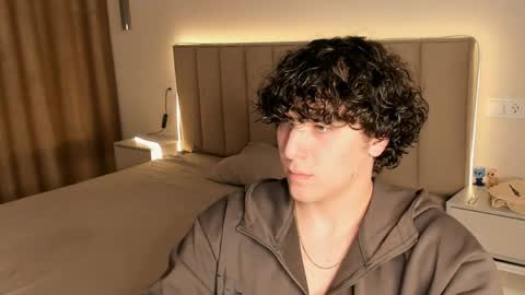 Snapshot of vip_person_ chatting on March 30, 10:33 pm vip_person_ online show from March 30, 10:33 pm