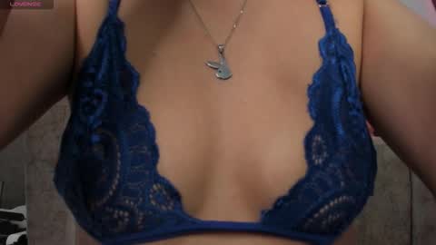 Snapshot of virgiwilk chatting on November 6, 4:02 am Jane online show from November 6, 4:02 am