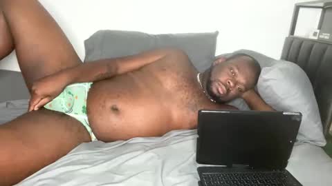 Elle Hood online show from November 5, 1:11 pm