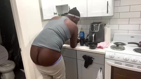 Elle Hood online show from November 8, 4:29 pm