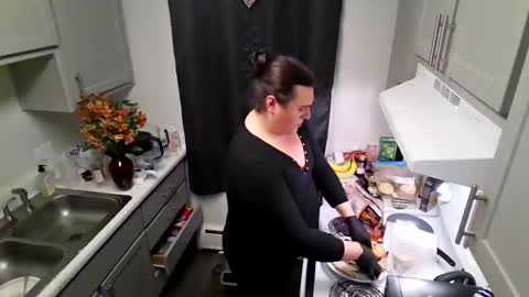 Snapshot of virgorian_enigma chatting on April 14, 12:16 am priscilla online show from April 14, 12:16 am