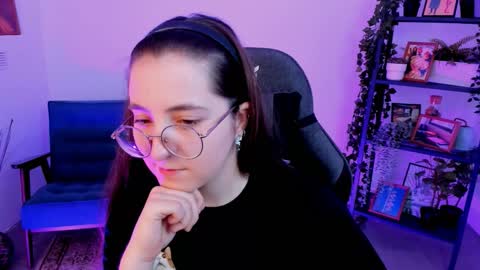 Snapshot of virtualvoyant chatting on October 1, 4:40 am your love online show from October 1, 4:40 am