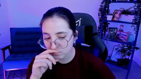 Snapshot of virtualvoyant chatting on October 7, 3:31 pm your love online show from October 7, 3:31 pm