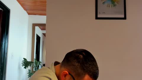 Snapshot of vito_ferrero chatting on January 17, 3:53 pm Vito Ferrer online show from January 17, 3:53 pm