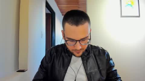 Snapshot of vito_ferrero chatting on January 19, 10:49 pm Vito Ferrer online show from January 19, 10:49 pm