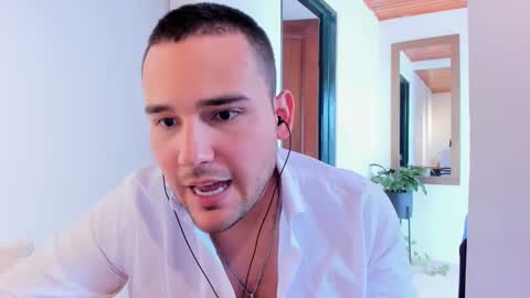 Snapshot of vito_ferrero chatting on February 9, 5:11 pm Vito Ferrer online show from February 9, 5:11 pm