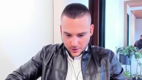 Snapshot of vito_ferrero chatting on February 28, 7:35 pm Vito Ferrer online show from February 28, 7:35 pm