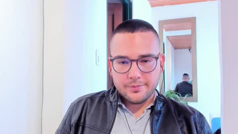 Snapshot of vito_ferrero chatting on March 1, 4:54 pm Vito Ferrer online show from March 1, 4:54 pm