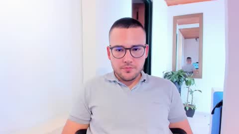 Snapshot of vito_ferrero chatting on March 1, 7:59 pm Vito Ferrer online show from March 1, 7:59 pm