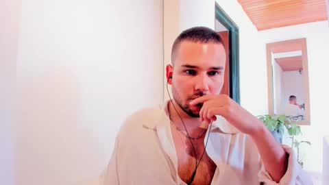 Snapshot of vito_ferrero chatting on March 8, 6:16 pm Vito Ferrer online show from March 8, 6:16 pm