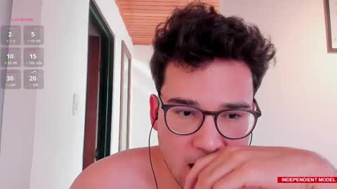 Snapshot of vito_ferrero chatting on September 12, 9:15 pm Vito Ferrer online show from September 12, 9:15 pm