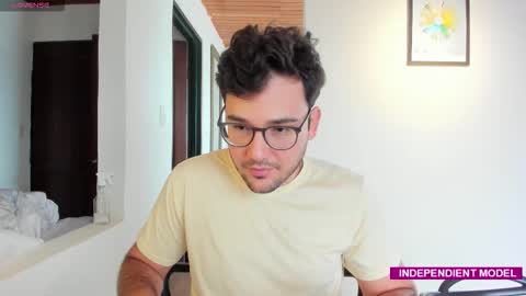 Snapshot of vito_ferrero chatting on September 20, 3:24 pm Vito Ferrer online show from September 20, 3:24 pm